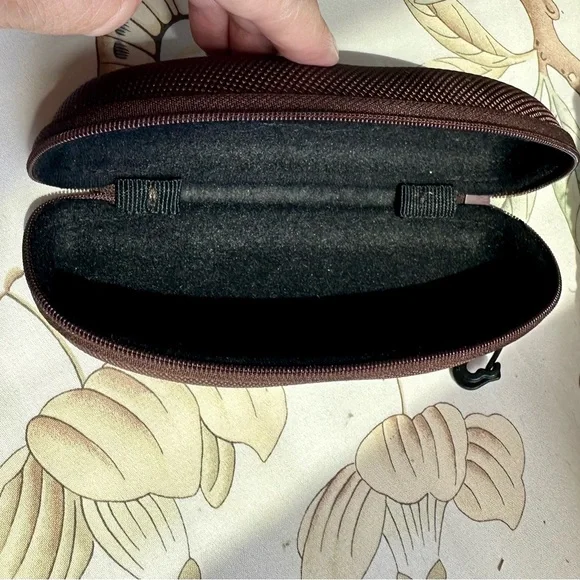 Maui Jim Brown Reinforced Zipper Sunglasses Case with Durable Design - Picture 10 of 10